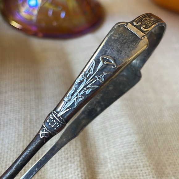 Antique Art Nouveau Calla Lilly pattern Sugar tongs silver plate - Picture 2 of 9